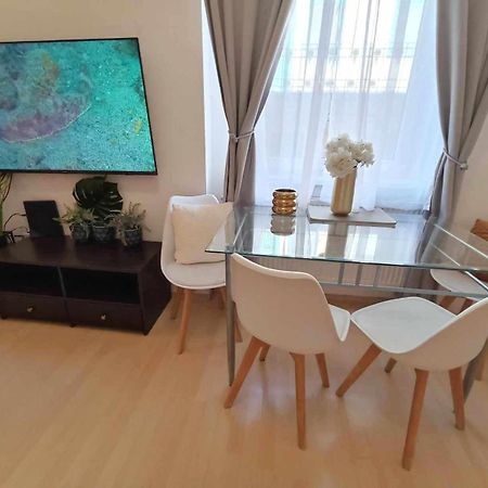 בודפשט Trendy 2 Room Flat, Next To Corvin Mall Free Huge Garage! Ac,Dishwasher,Washmachine, Smart Tv מראה חיצוני תמונה