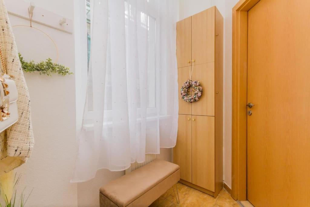 בודפשט Trendy 2 Room Flat, Next To Corvin Mall Free Huge Garage! Ac,Dishwasher,Washmachine, Smart Tv מראה חיצוני תמונה