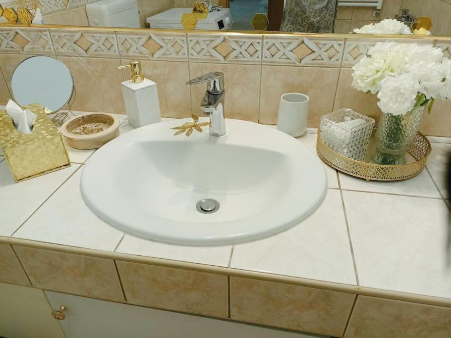 בודפשט Trendy 2 Room Flat, Next To Corvin Mall Free Huge Garage! Ac,Dishwasher,Washmachine, Smart Tv מראה חיצוני תמונה