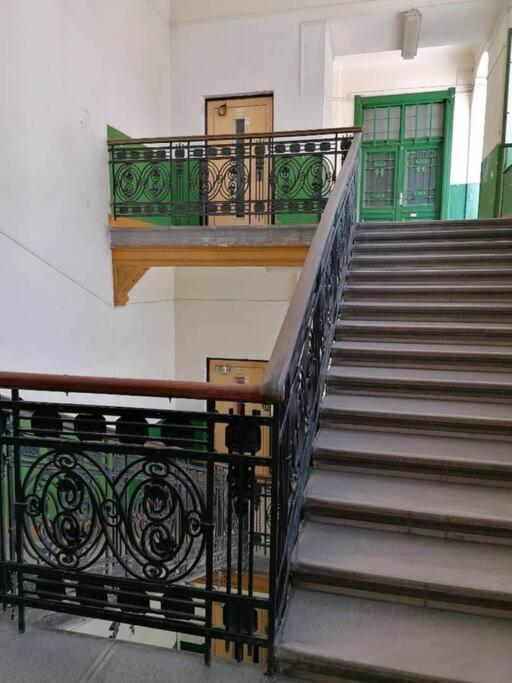 בודפשט Trendy 2 Room Flat, Next To Corvin Mall Free Huge Garage! Ac,Dishwasher,Washmachine, Smart Tv מראה חיצוני תמונה