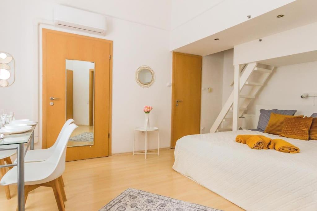 בודפשט Trendy 2 Room Flat, Next To Corvin Mall Free Huge Garage! Ac,Dishwasher,Washmachine, Smart Tv מראה חיצוני תמונה