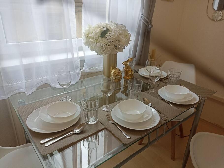 בודפשט Trendy 2 Room Flat, Next To Corvin Mall Free Huge Garage! Ac,Dishwasher,Washmachine, Smart Tv מראה חיצוני תמונה