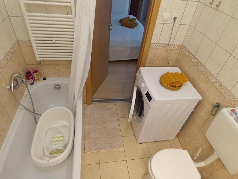 בודפשט Trendy 2 Room Flat, Next To Corvin Mall Free Huge Garage! Ac,Dishwasher,Washmachine, Smart Tv מראה חיצוני תמונה