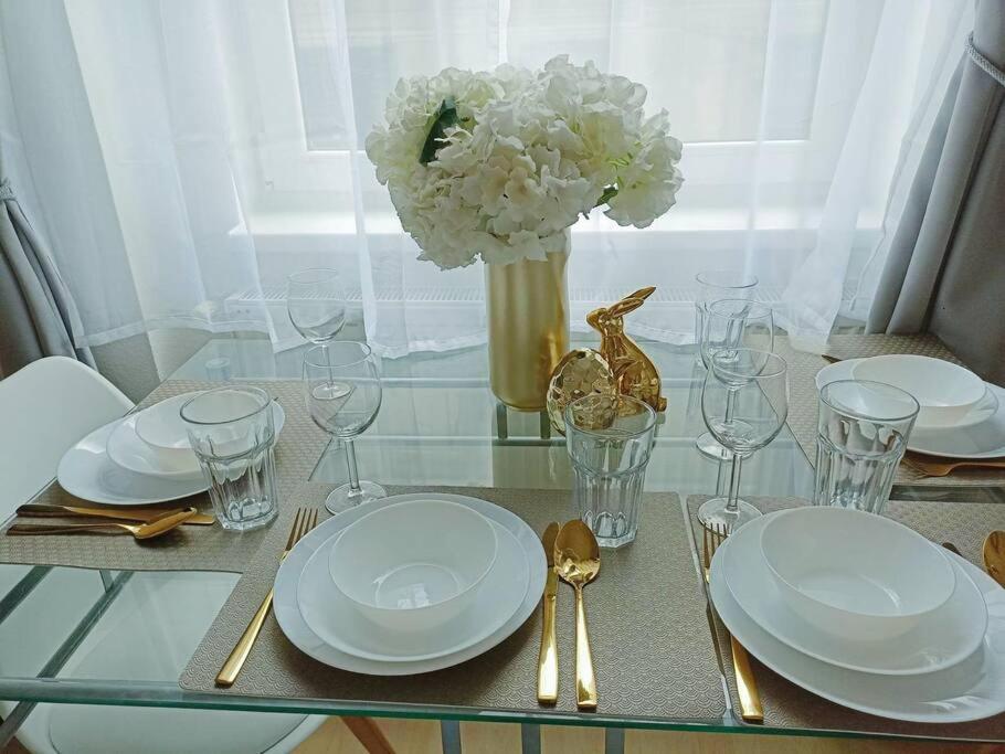 בודפשט Trendy 2 Room Flat, Next To Corvin Mall Free Huge Garage! Ac,Dishwasher,Washmachine, Smart Tv מראה חיצוני תמונה