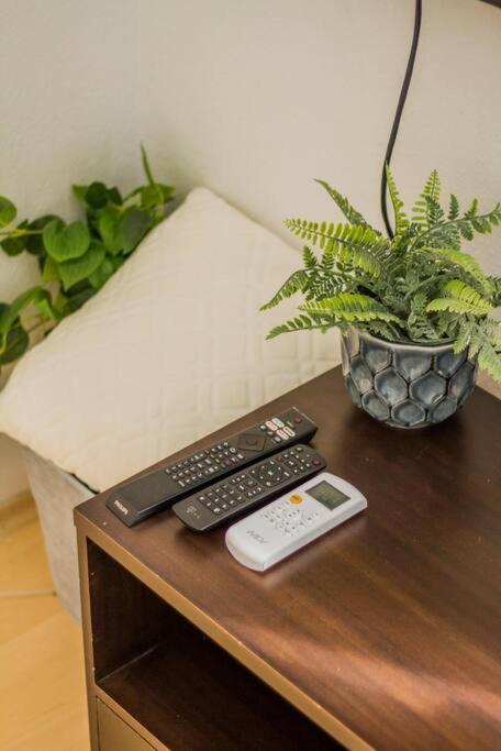 בודפשט Trendy 2 Room Flat, Next To Corvin Mall Free Huge Garage! Ac,Dishwasher,Washmachine, Smart Tv מראה חיצוני תמונה