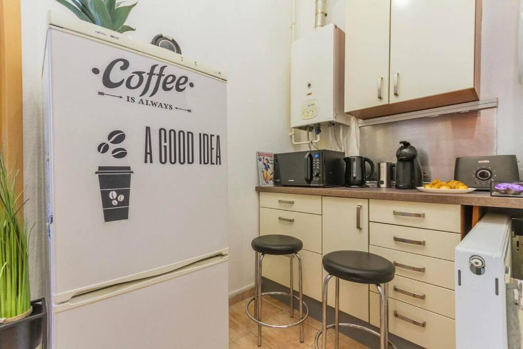 בודפשט Trendy 2 Room Flat, Next To Corvin Mall Free Huge Garage! Ac,Dishwasher,Washmachine, Smart Tv מראה חיצוני תמונה