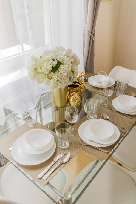 בודפשט Trendy 2 Room Flat, Next To Corvin Mall Free Huge Garage! Ac,Dishwasher,Washmachine, Smart Tv מראה חיצוני תמונה