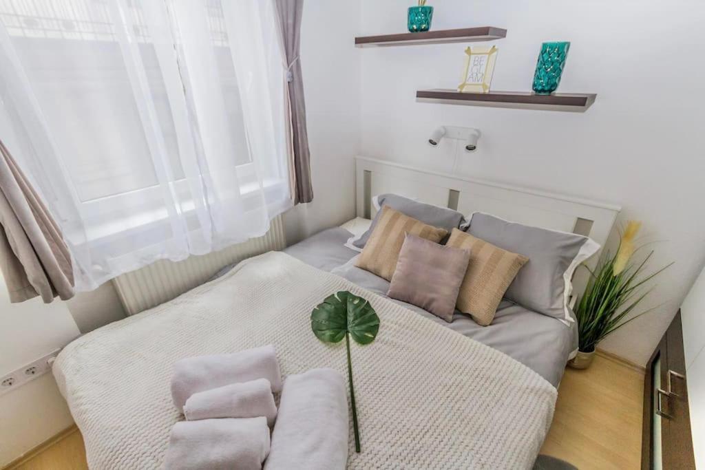 בודפשט Trendy 2 Room Flat, Next To Corvin Mall Free Huge Garage! Ac,Dishwasher,Washmachine, Smart Tv מראה חיצוני תמונה