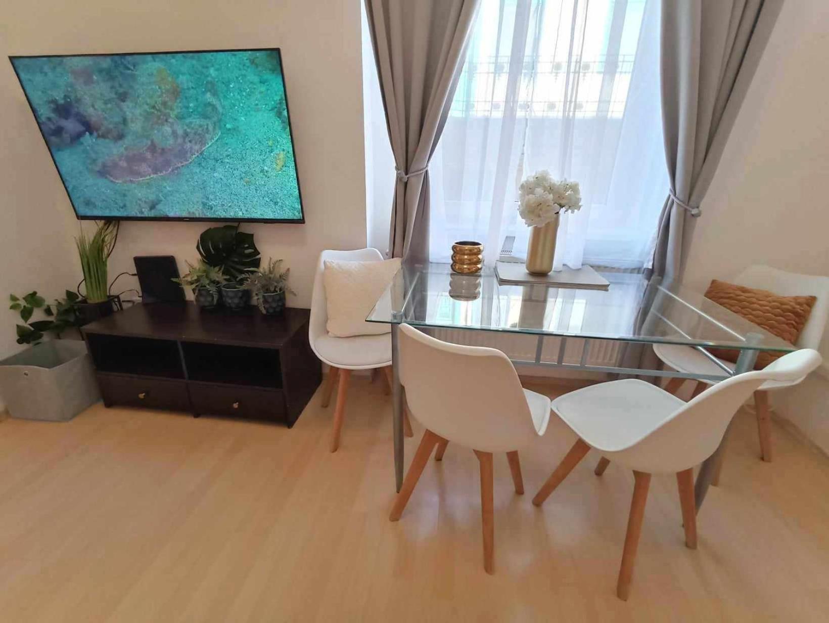 בודפשט Trendy 2 Room Flat, Next To Corvin Mall Free Huge Garage! Ac,Dishwasher,Washmachine, Smart Tv מראה חיצוני תמונה